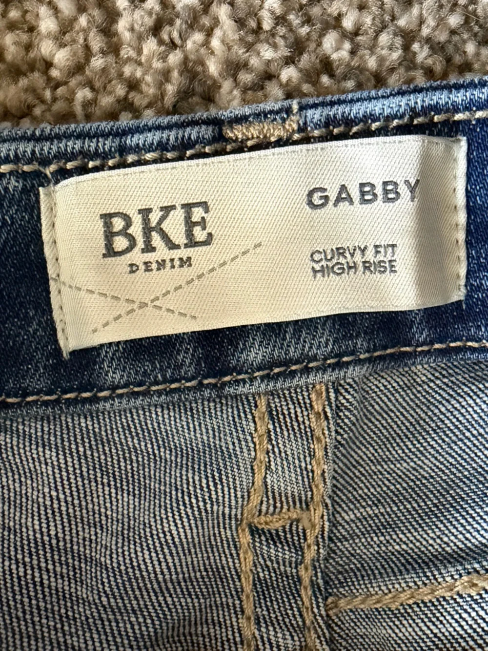 BKE Gabby Cuffed Stretch Capri Jeans - Picture 5 of 9